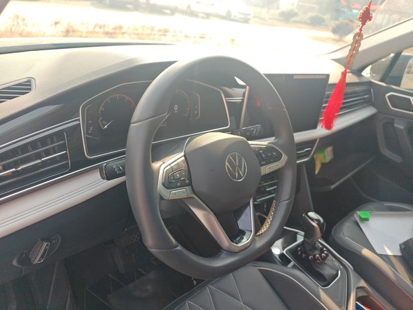 Volkswagen Tiguan L 2024, 19100 км, за 17640 USD - фото 11