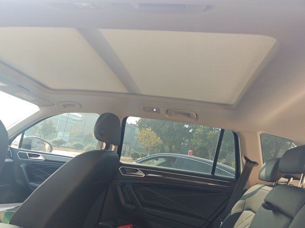 Volkswagen Tiguan L 2024, 19100 км, за 17640 USD - фото 19