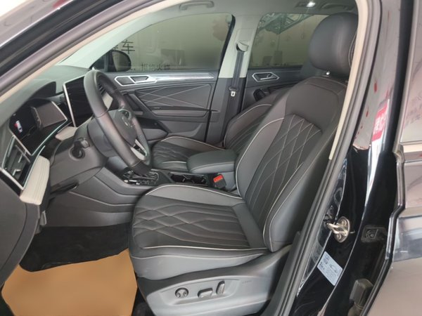Volkswagen Tiguan L 2024, 27900 км, за 23586 USD - фото 18