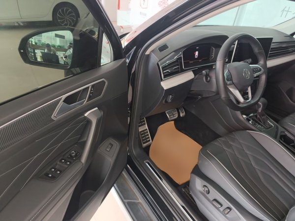 Volkswagen Tiguan L 2024, 27900 км, за 23586 USD - фото 19
