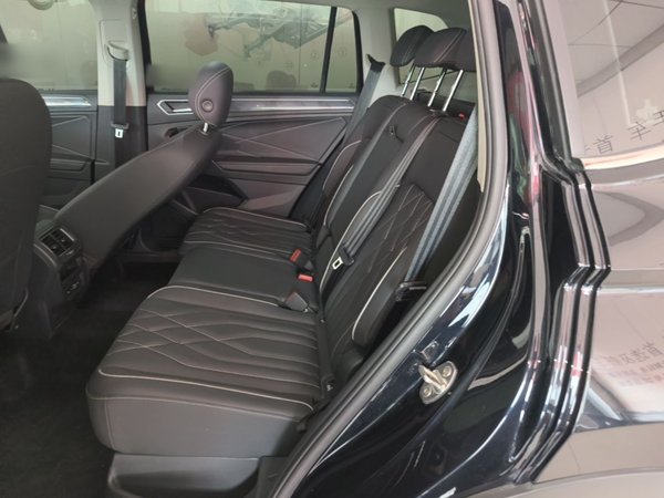 Volkswagen Tiguan L 2024, 27900 км, за 23586 USD - фото 20