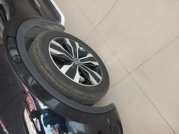 Volkswagen Tiguan L 2024, 27900 км, за 23586 USD - фото 8