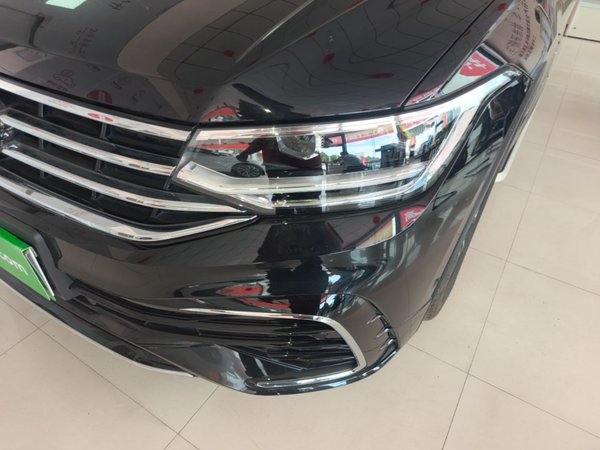 Volkswagen Tiguan L 2024, 27900 км, за 23586 USD - фото 9