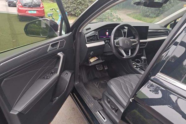 Volkswagen Tiguan L 2024, 38600 км, за 19710 USD - фото 16
