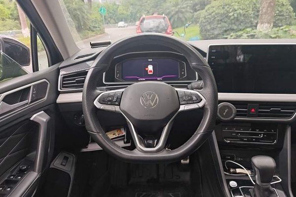 Volkswagen Tiguan L 2024, 38600 км, за 19710 USD - фото 10