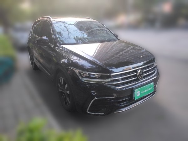 Volkswagen Tiguan L 2024, 52300 км, за 19859 USD