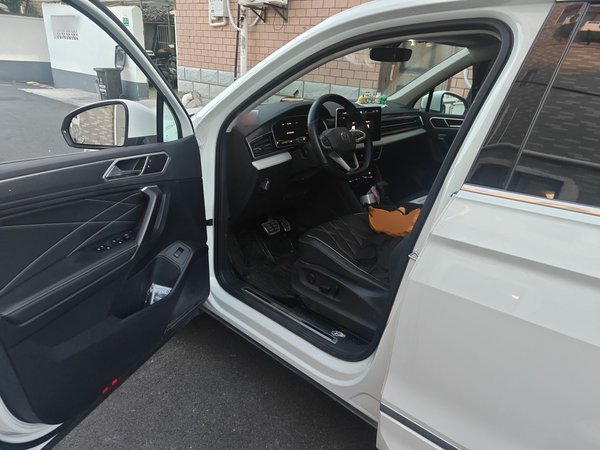 Volkswagen Tiguan L 2024, 54600 км, за 18522 USD - фото 16
