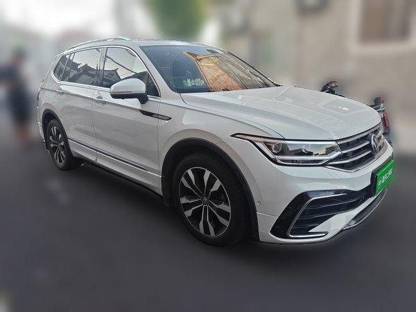 Volkswagen Tiguan L 2024, 54600 км, за 18522 USD