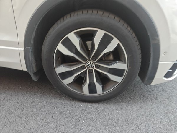 Volkswagen Tiguan L 2024, 54600 км, за 18522 USD - фото 7
