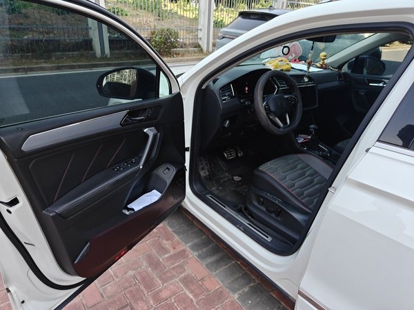 Volkswagen Tiguan X 2021, 133300 км, за 13624 USD - фото 19