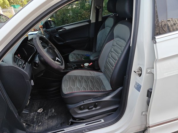 Volkswagen Tiguan X 2021, 133300 км, за 13624 USD - фото 14