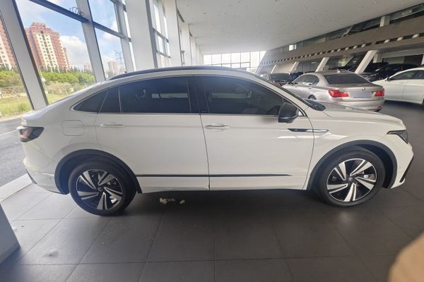 Volkswagen Tiguan X 2022, 35300 км, за 19685 USD