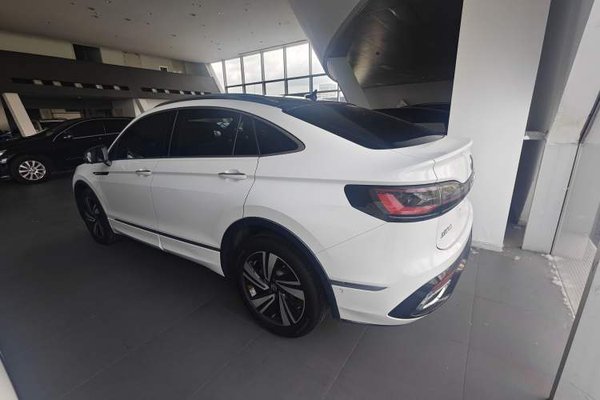 Volkswagen Tiguan X 2022, 35300 км, за 19685 USD
