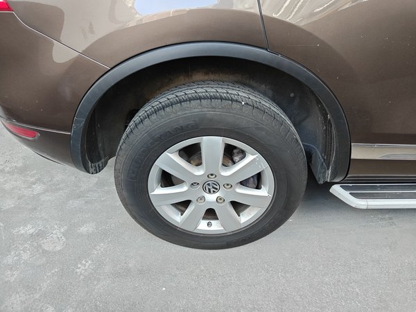 Volkswagen Touareg 2015, 168900 км, за 12211 USD