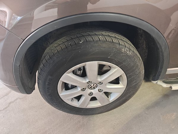 Volkswagen Touareg 2015, 168900 км, за 12211 USD