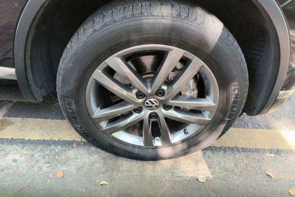 Volkswagen Touareg 2017, 87200 км, за 22731 USD