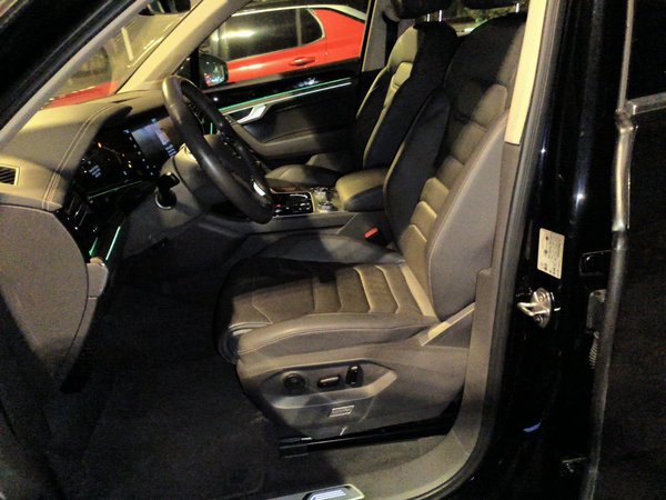 Volkswagen Touareg 2019, 181300 км, за 26637 USD - фото 10