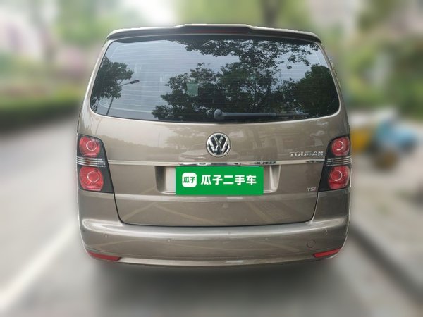 Volkswagen Touran 2015, 95000 км, за 6539 USD