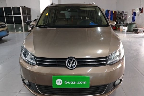 Volkswagen Touran 2015, 121600 км, за 7583 USD