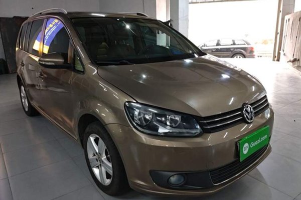 Volkswagen Touran 2015, 121600 км, за 7583 USD