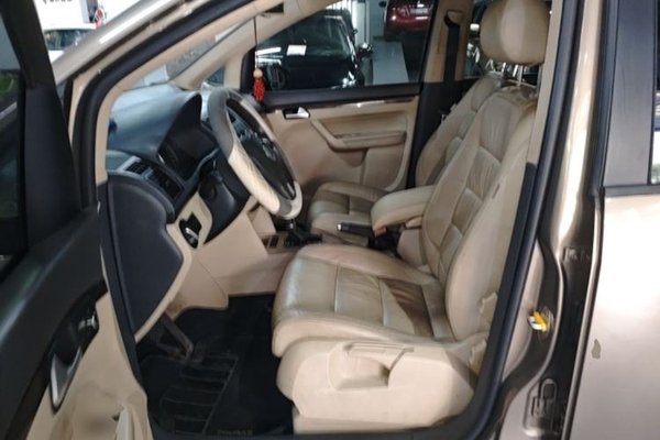 Volkswagen Touran 2015, 121600 км, за 7583 USD - фото 18