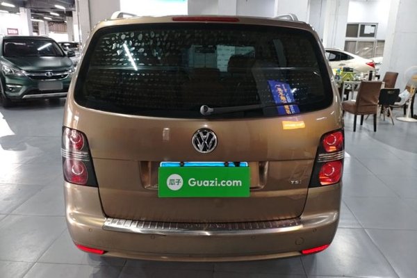 Volkswagen Touran 2015, 121600 км, за 7583 USD