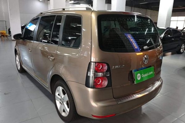Volkswagen Touran 2015, 121600 км, за 7583 USD
