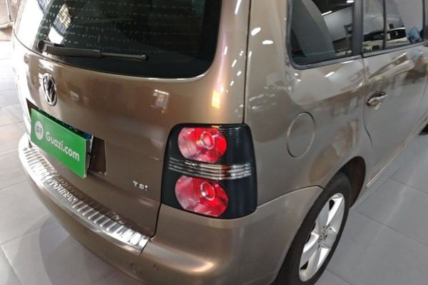 Volkswagen Touran 2015, 121600 км, за 7583 USD - фото 10