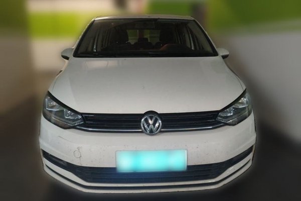 Volkswagen Touran 2016, 106400 км, за 8353 USD
