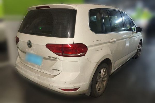 Volkswagen Touran 2016, 106400 км, за 8353 USD