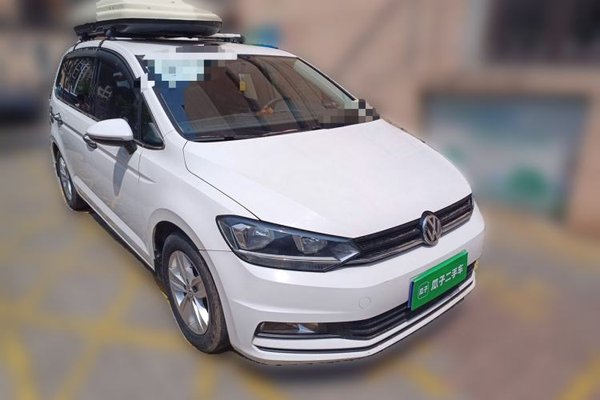 Volkswagen Touran 2016, 159000 км, за 7922 USD