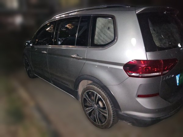 Volkswagen Touran 2018, 75600 км, за 10336 USD