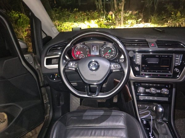 Volkswagen Touran 2018, 75600 км, за 10336 USD - фото 11