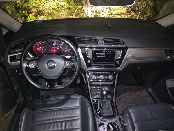 Volkswagen Touran 2018, 75600 км, за 10336 USD - фото 10