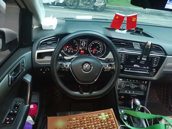 Volkswagen Touran 2018, 90800 км, за 10294 USD - фото 11