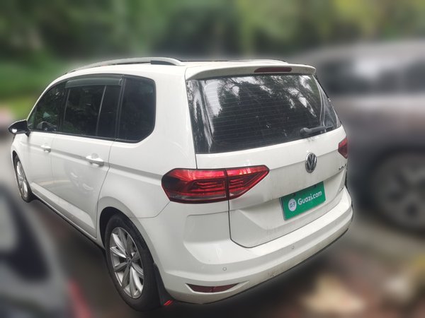 Volkswagen Touran 2018, 90800 км, за 10294 USD