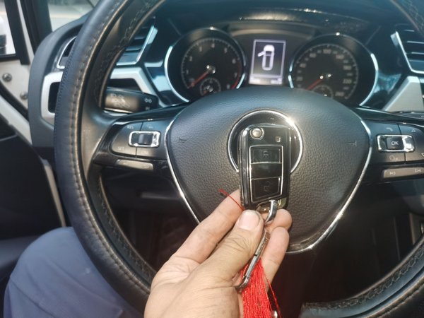 Volkswagen Touran 2018, 90800 км, за 10294 USD - фото 9