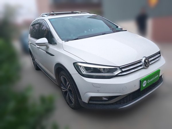 Volkswagen Touran 2021, 85300 км, за 13772 USD