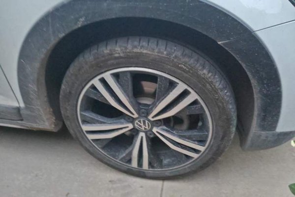 Volkswagen Touran 2021, 85400 км, за 18296 USD