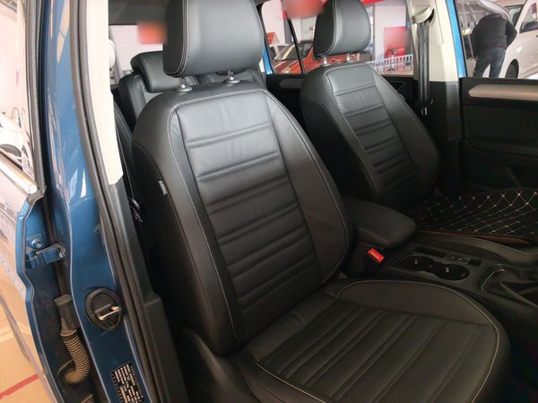 Volkswagen Touran 2022, 33000 км, за 18874 USD - фото 23