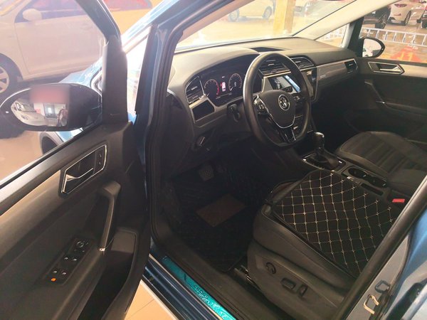 Volkswagen Touran 2022, 33000 км, за 18874 USD - фото 21