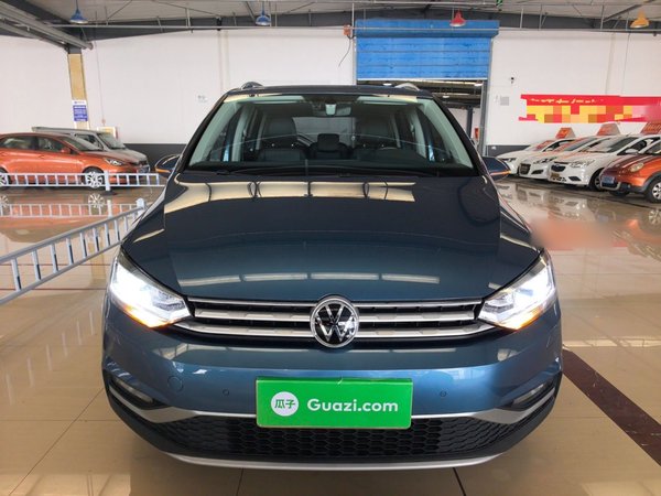 Volkswagen Touran 2022 Volkswagen Touran L 280TSI DSG Boundary Edition 7 Seats, 2022 года