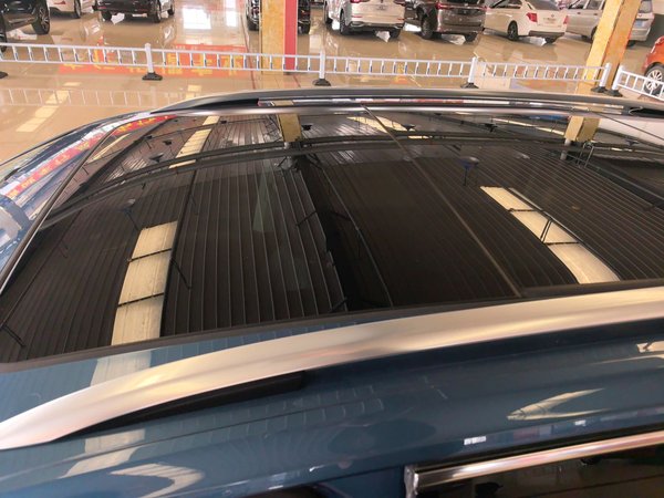 Volkswagen Touran 2022, 33000 км, за 18874 USD - фото 11