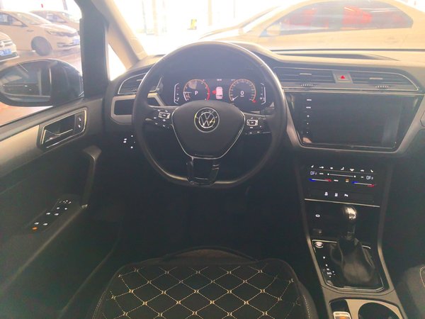 Volkswagen Touran 2022, 33000 км, за 18874 USD - фото 12