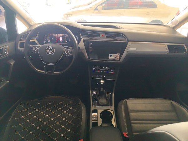 Volkswagen Touran 2022, 33000 км, за 18874 USD - фото 20