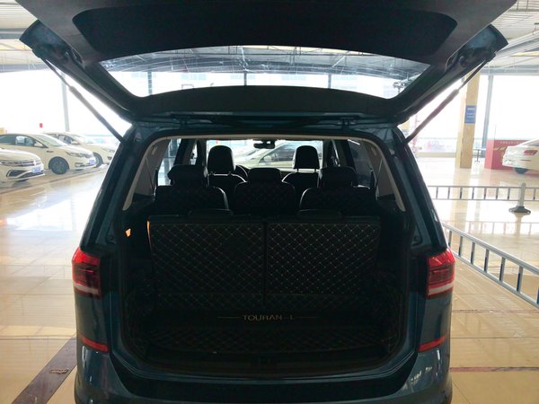 Volkswagen Touran 2022, 33000 км, за 18874 USD - фото 18