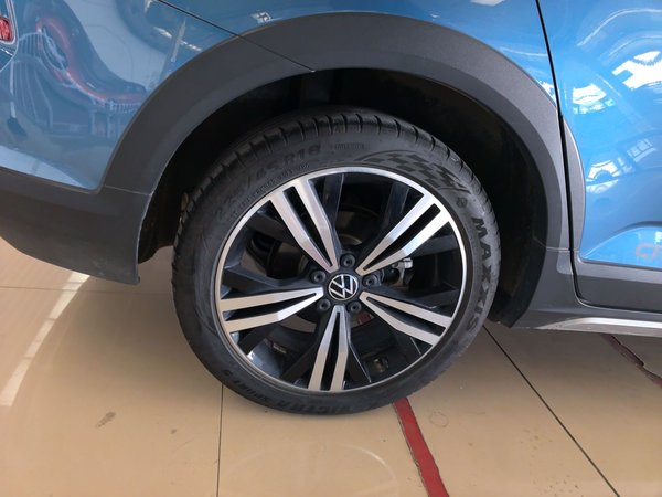 Volkswagen Touran 2022, 33000 км, за 18874 USD - фото 10