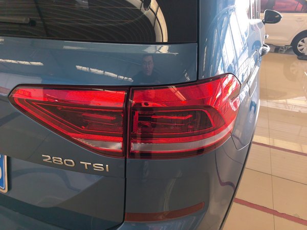 Volkswagen Touran 2022, 33000 км, за 18874 USD - фото 8