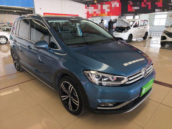 Volkswagen Touran 2022, 33000 км, за 18874 USD - фото 4