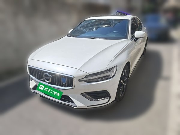 Volvo S60 · 2021 год